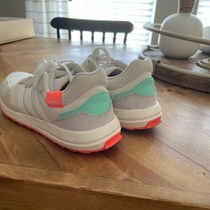 Women’s Adidas Tennis Shoes